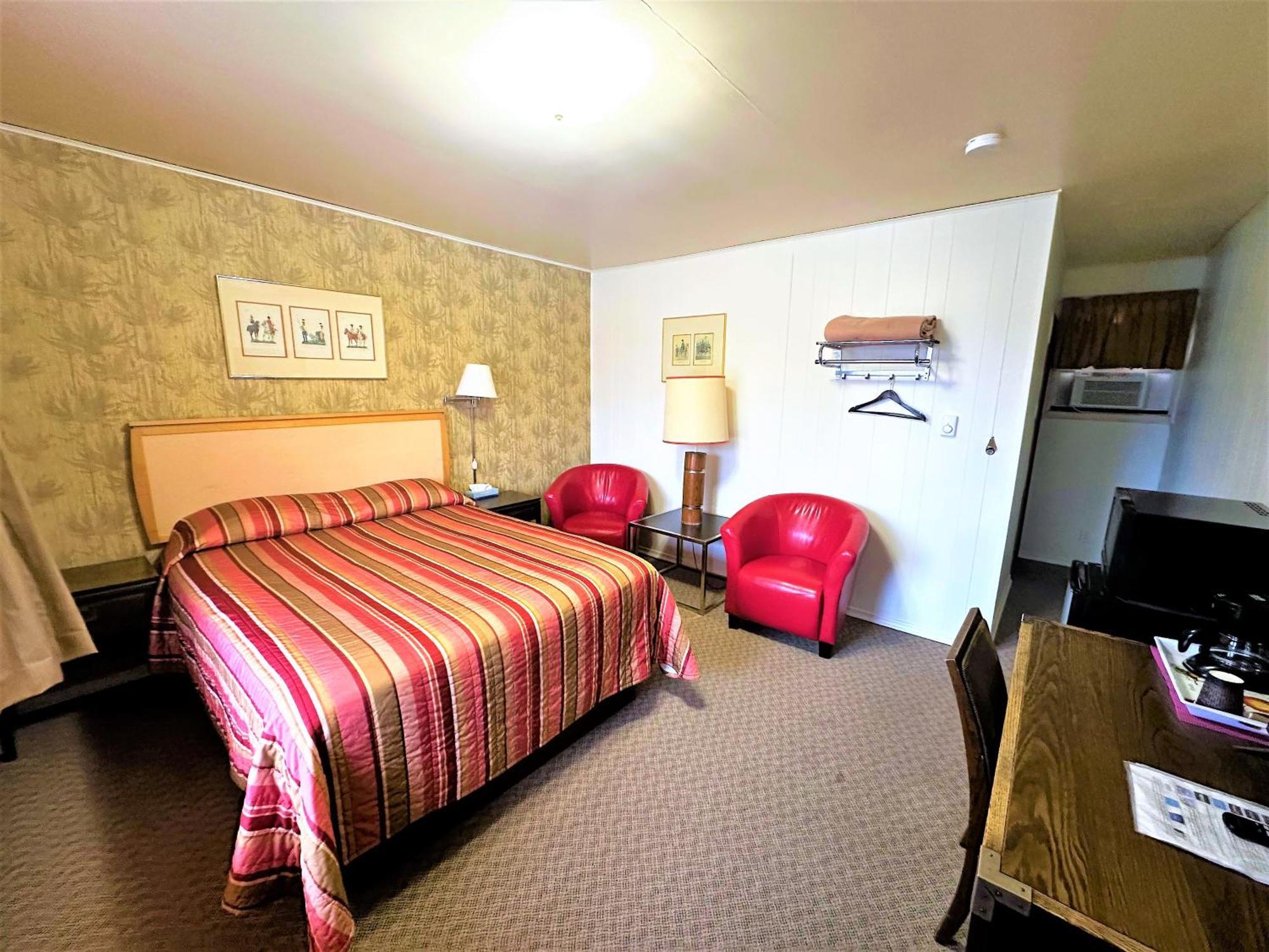 Red Top Motor Inn Iron Bridge Экстерьер фото
