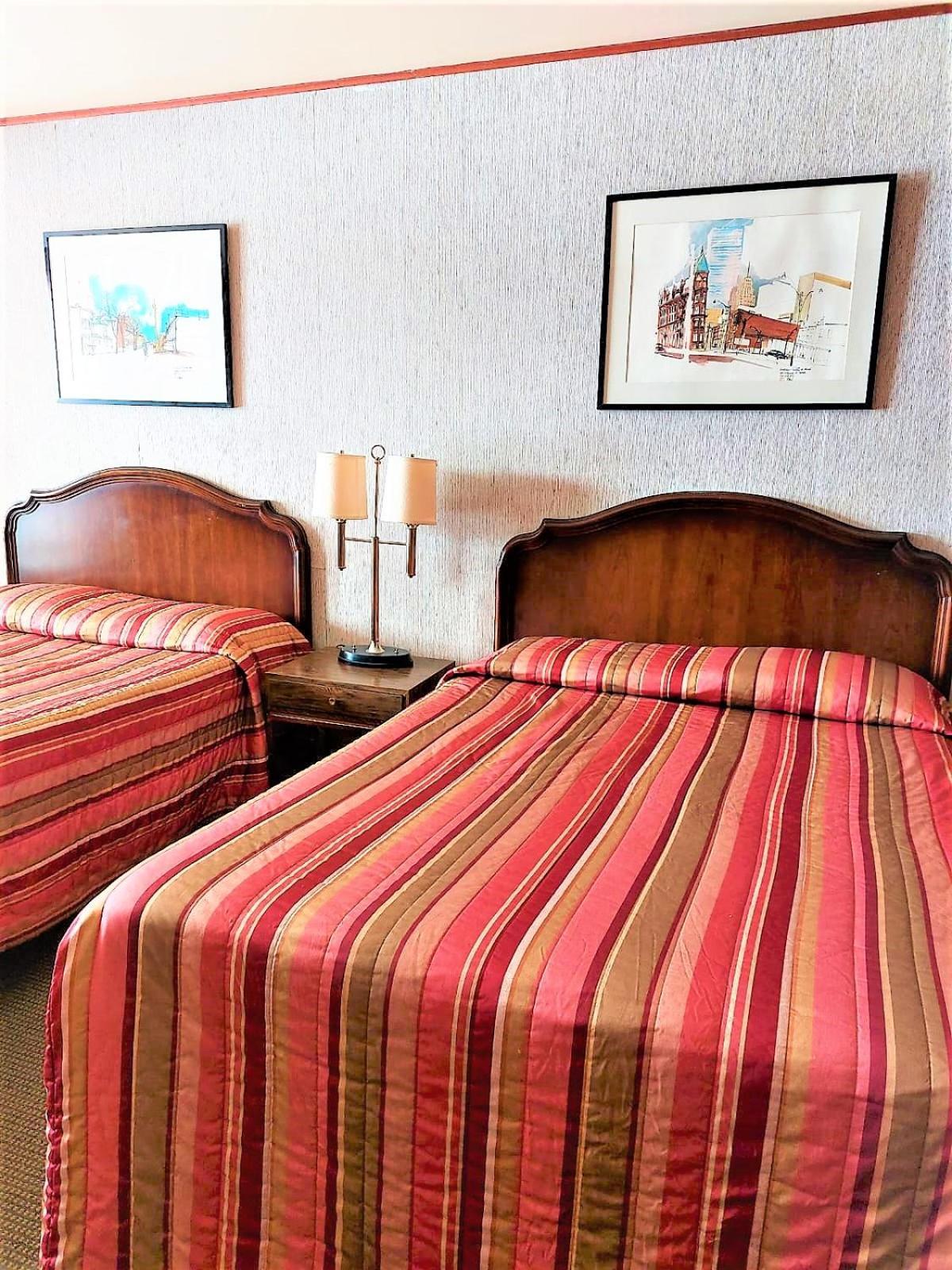 Red Top Motor Inn Iron Bridge Экстерьер фото