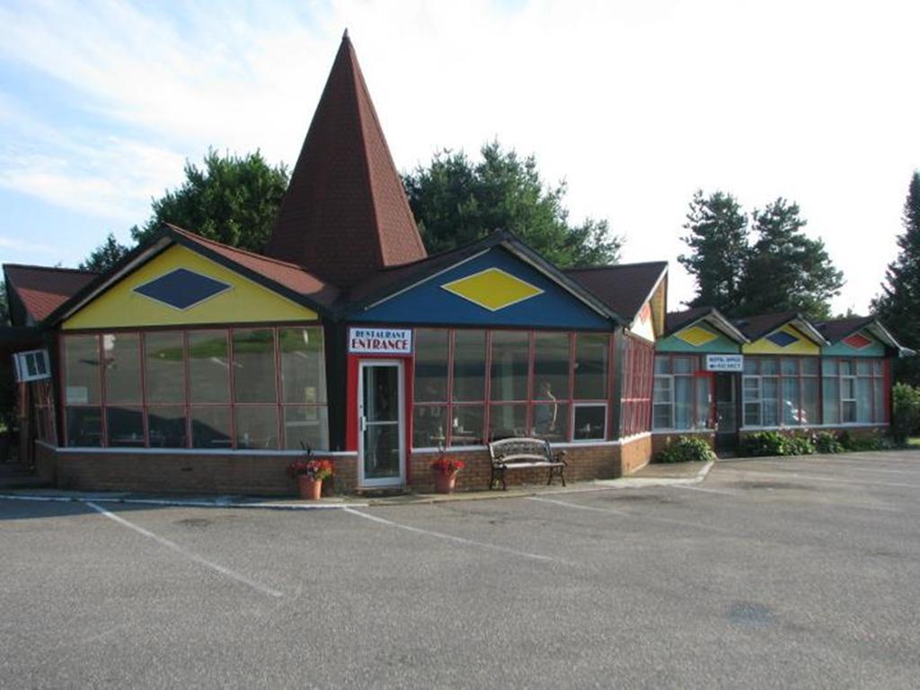 Red Top Motor Inn Iron Bridge Экстерьер фото