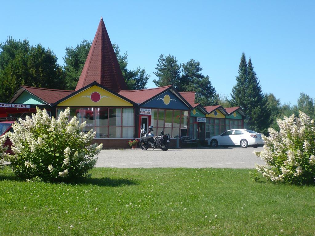 Red Top Motor Inn Iron Bridge Экстерьер фото